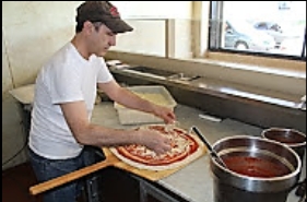 Making Napoli Pizza